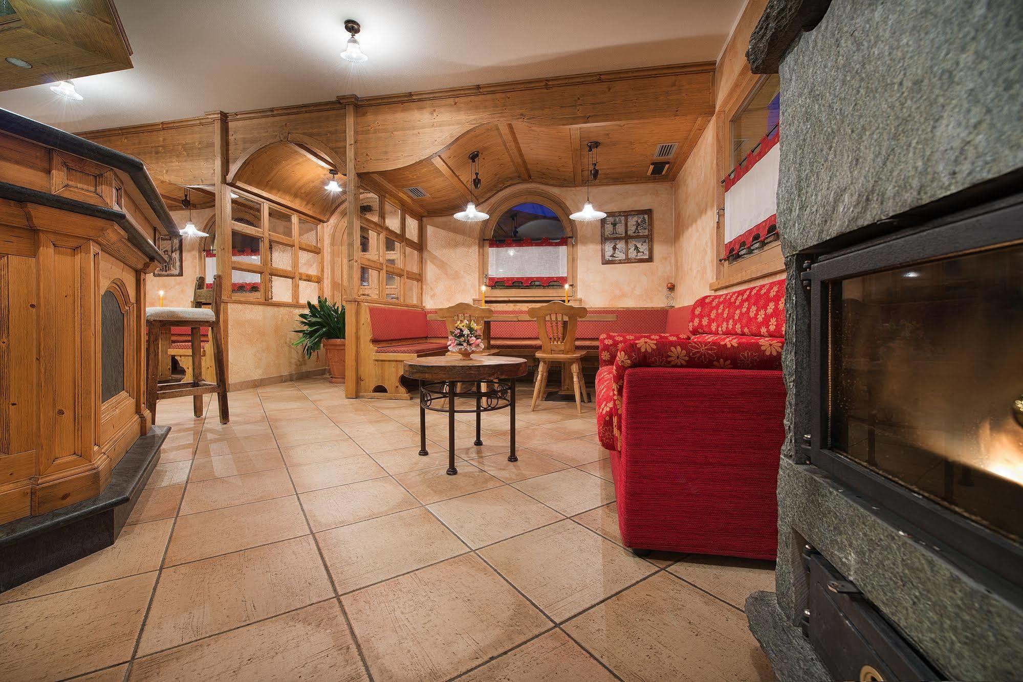 Hotel Costanza Mountain Holiday Livigno Bagian luar foto